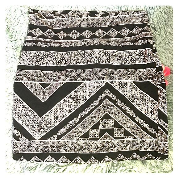 Charlotte Russe tribal chevron Aztec print mini skirt Sz L - Picture 1 of 3